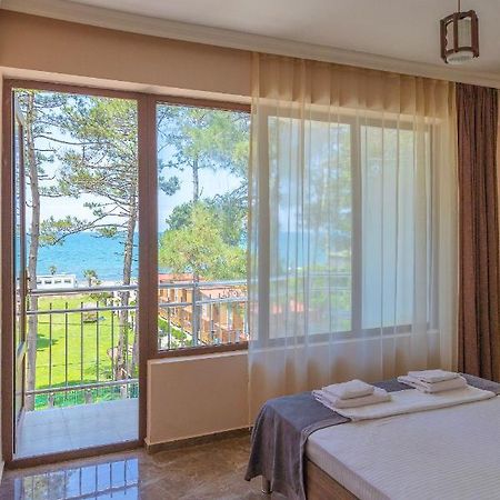 Samni Hotel Уреки Екстериор снимка
