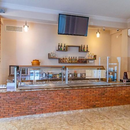 Samni Hotel Уреки Екстериор снимка