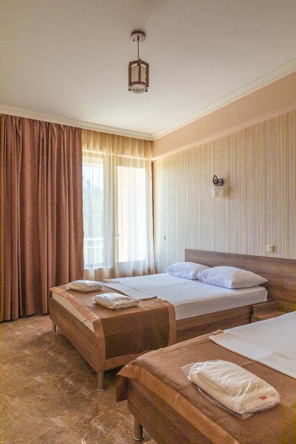 Samni Hotel Уреки Екстериор снимка