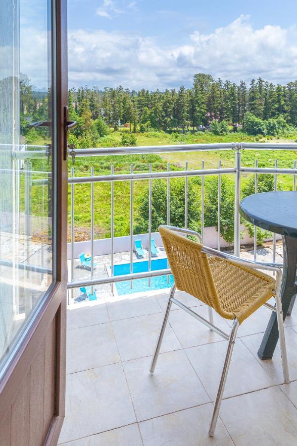 Samni Hotel Уреки Екстериор снимка