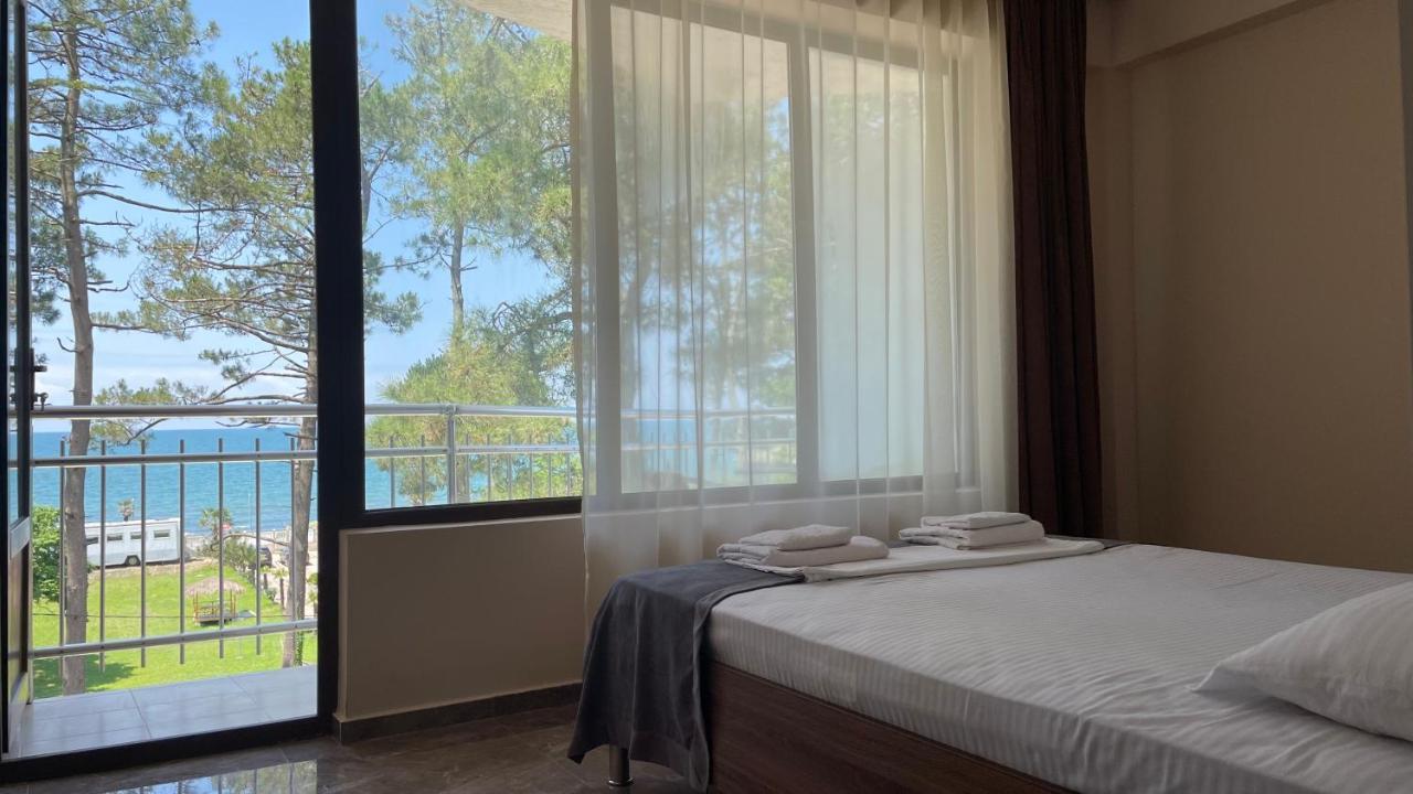 Samni Hotel Уреки Екстериор снимка