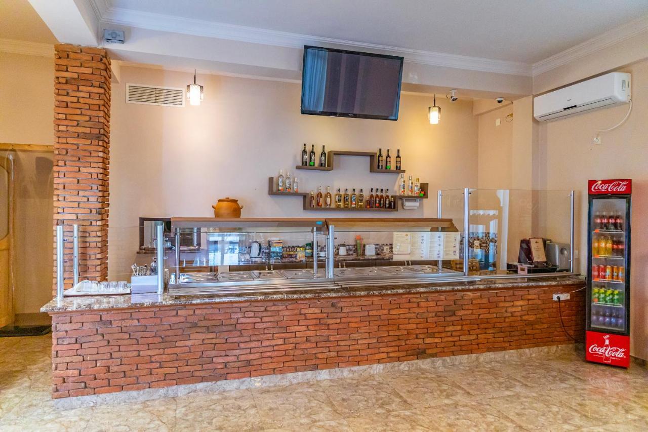 Samni Hotel Уреки Екстериор снимка