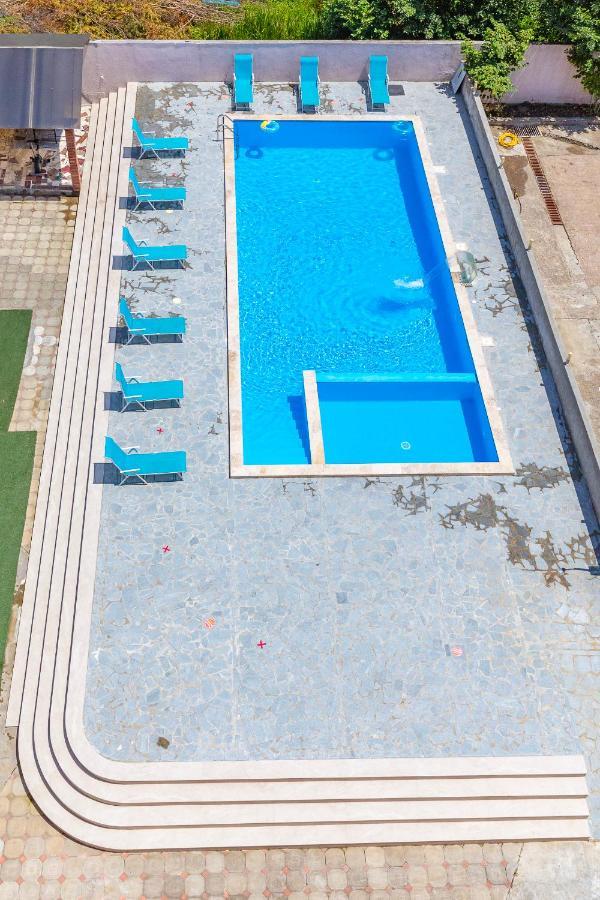 Samni Hotel Уреки Екстериор снимка