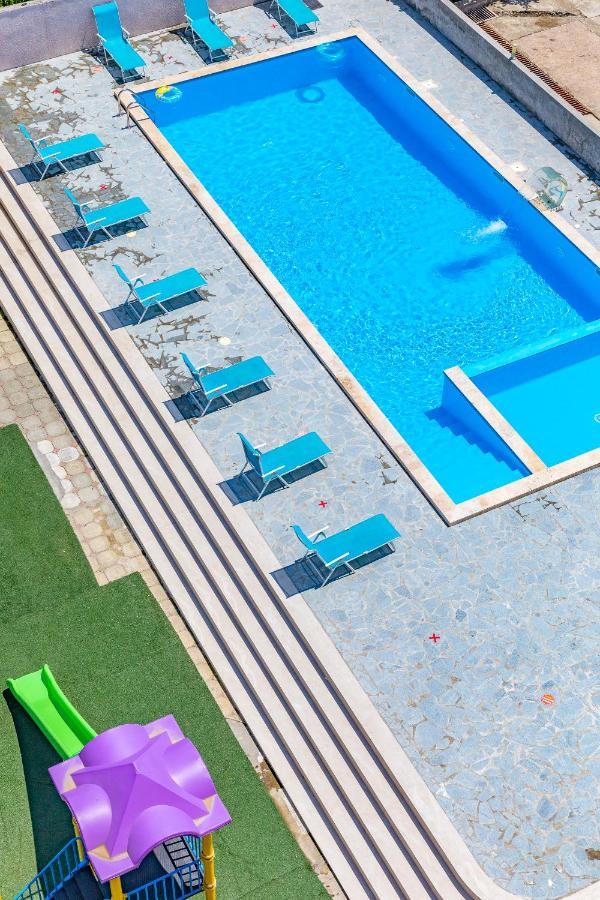 Samni Hotel Уреки Екстериор снимка