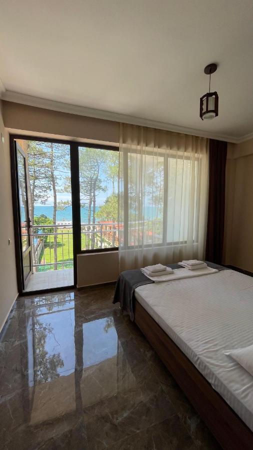 Samni Hotel Уреки Екстериор снимка