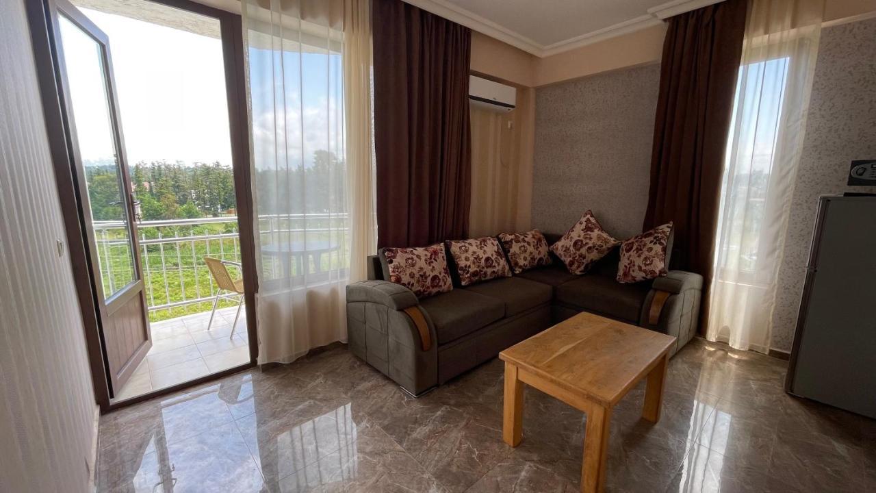 Samni Hotel Уреки Екстериор снимка
