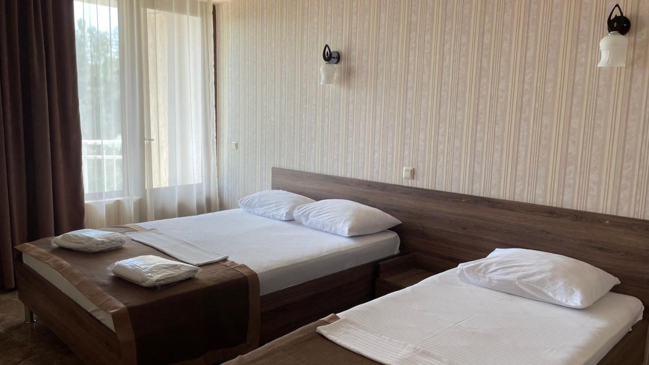 Samni Hotel Уреки Екстериор снимка