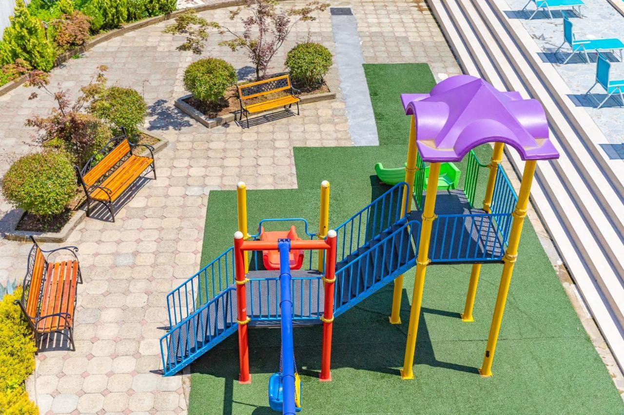 Samni Hotel Уреки Екстериор снимка