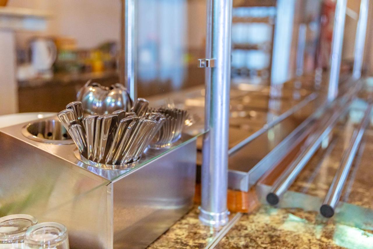 Samni Hotel Уреки Екстериор снимка