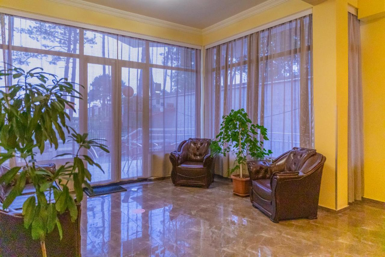 Samni Hotel Уреки Екстериор снимка