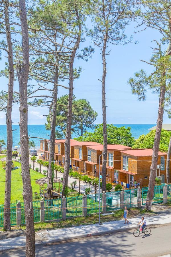 Samni Hotel Уреки Екстериор снимка