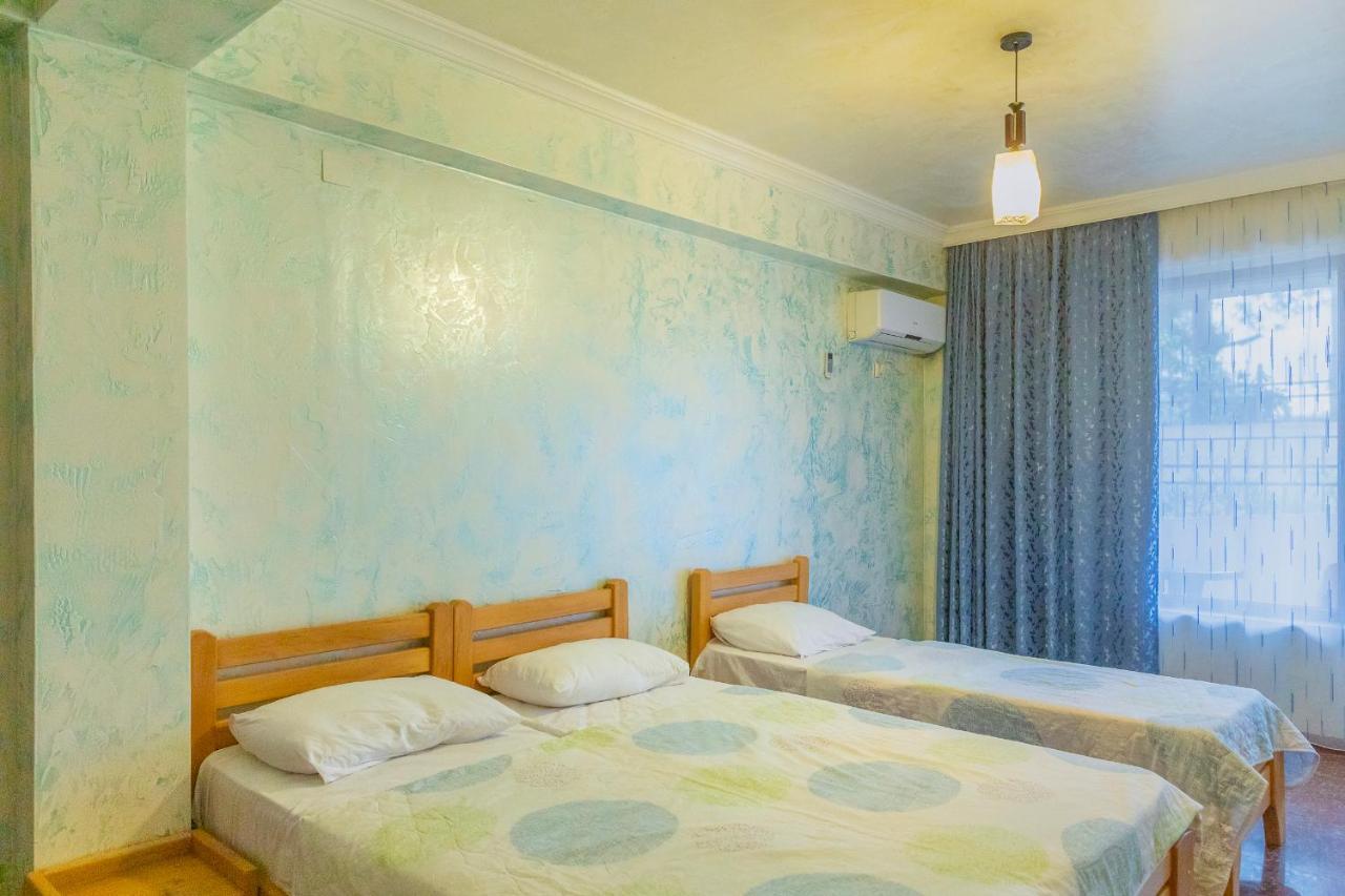 Samni Hotel Уреки Екстериор снимка