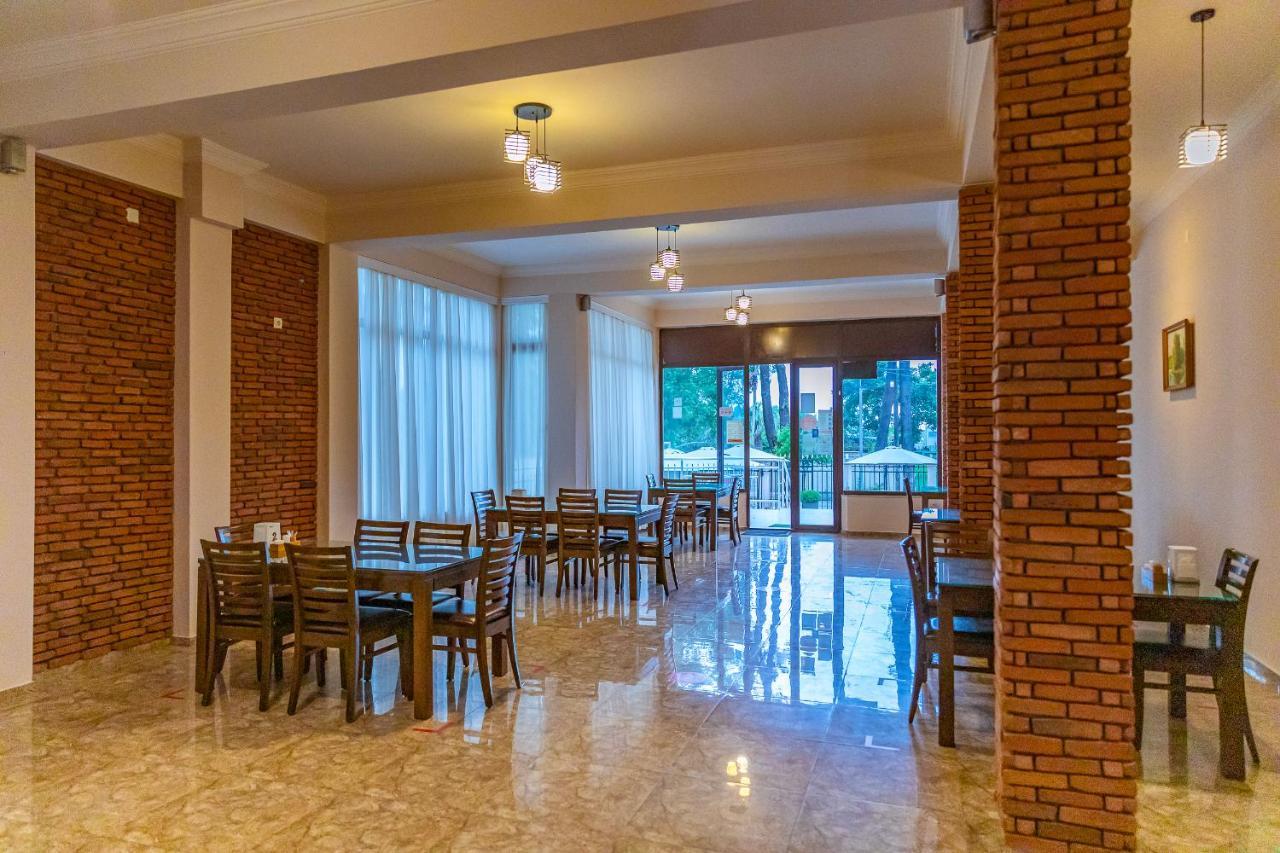 Samni Hotel Уреки Екстериор снимка