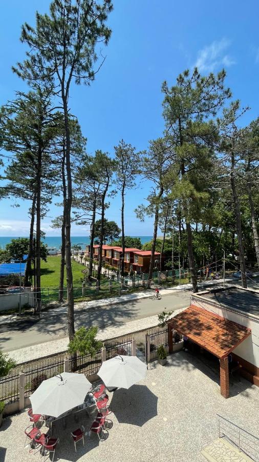 Samni Hotel Уреки Екстериор снимка