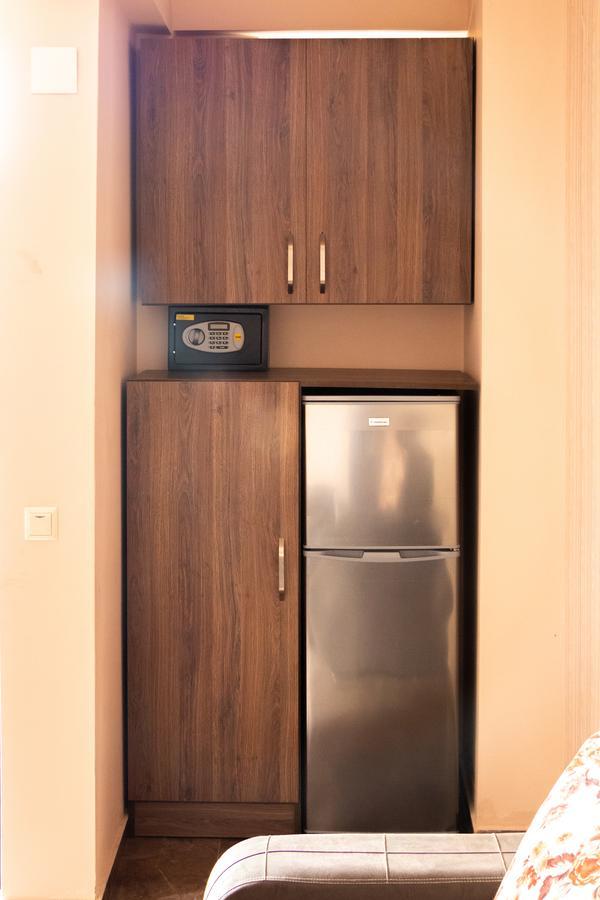 Samni Hotel Уреки Екстериор снимка
