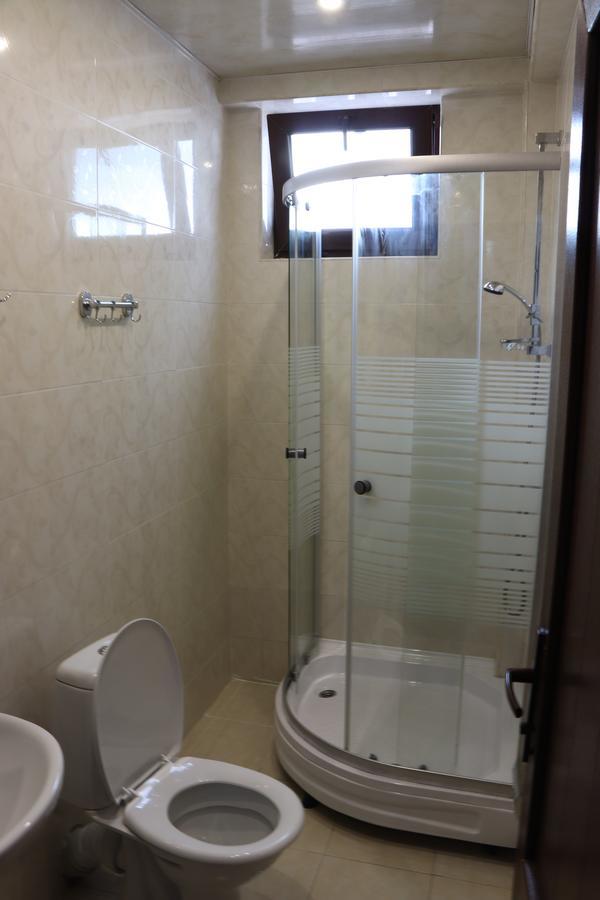 Samni Hotel Уреки Екстериор снимка
