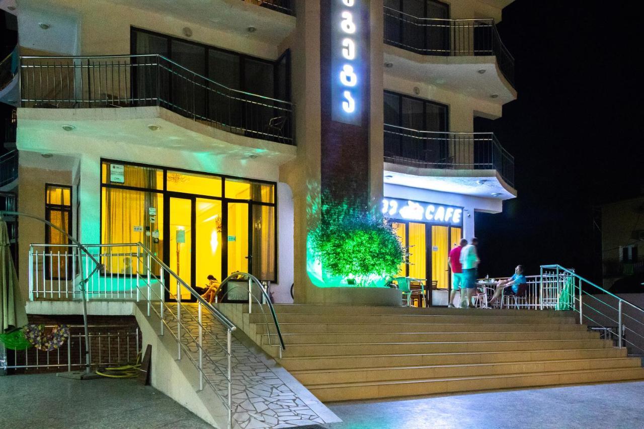 Samni Hotel Уреки Екстериор снимка